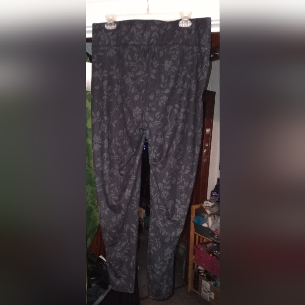NWT 1X Black Floral Leggings Heart N Crush